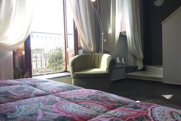 پانسیون Room73