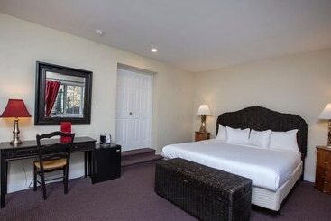 The Raven Resort