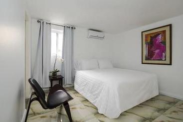 هتل Pulse Rooms At Trafalgar