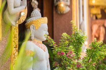 בית מלון כפרי Okay Palace