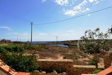 Residence Punta Sottile Lampedusa 150 Mt Dalla Spiaggia Cala Francese