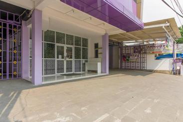هتل Reddoorz Plus Near Stasiun Bekasi