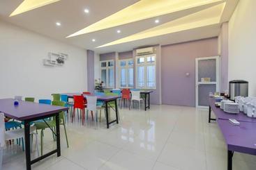 هتل Reddoorz Plus Near Stasiun Bekasi