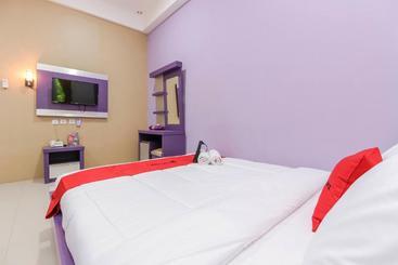 هتل Reddoorz Plus Near Stasiun Bekasi