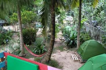 پانسیون Lala Land Guest House And Camping Site