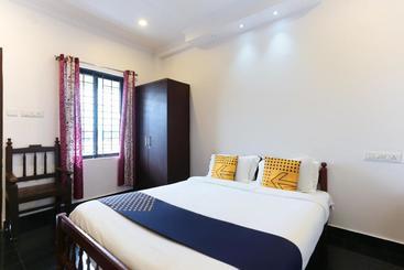 هتل Spot On 23106 Vattekad Tourist Home