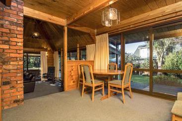 تختخواب و صبحانه Mulberry House