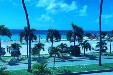 هتل Hector Suites & Beach