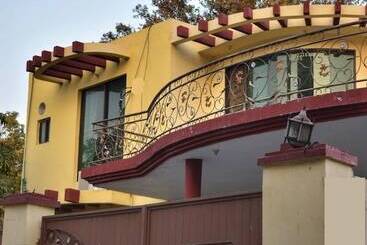 پانسیون Aimys Villa Guest House