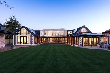 پانسیون The Britten Stables