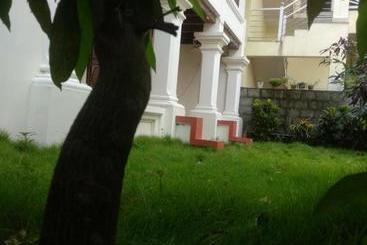 پانسیون Verdant Heritage Bungalow