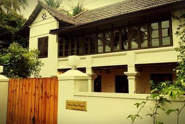 پانسیون Verdant Heritage Bungalow