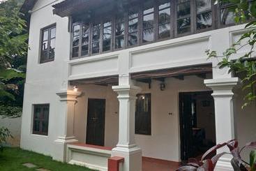 پانسیون Verdant Heritage Bungalow