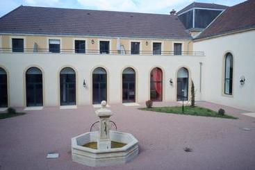 هتل Médicis Home Paray Le Monial