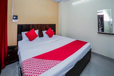 هتل Oyo 14658 Shree Ambe Tara Guest House