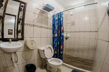 هتل Tropical Inn Poptún
