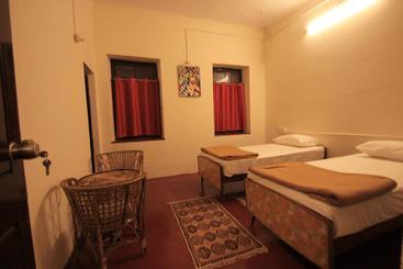 هاستل The Bunkers Ashram