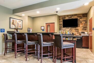 Cobblestone Hotel & Suites   Torrington