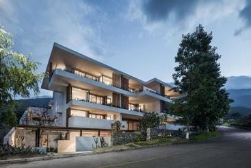 هتل Dali Shishanfang Golf