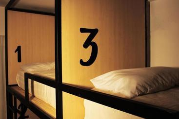 تختخواب و صبحانه Hostel Cha
