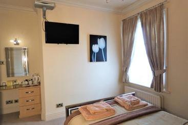 پانسیون Whitehaven Guest House