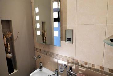 پانسیون Whitehaven Guest House