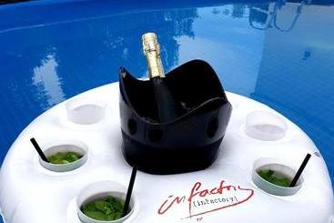 تختخواب و صبحانه Pandora Luxury Suite