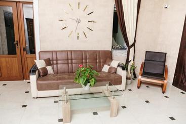 تختخواب و صبحانه Mini Otel Cozy Patio