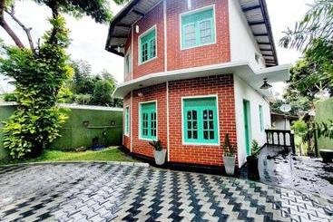 تختخواب و صبحانه Riverview Lodge