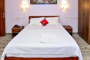 تختخواب و صبحانه Laligurasvilla Beachside Escape   100m To Beach