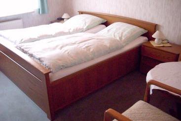 تختخواب و صبحانه Pension Luisenhof