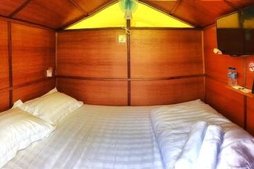 هتل کپسول Kea Garden Mini Chalet Hostel