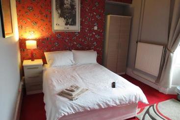 پانسیون Esk Guest House