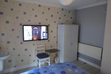 پانسیون Esk Guest House
