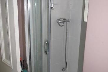 پانسیون Esk Guest House