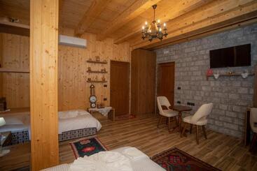 هتل Grandpa S House