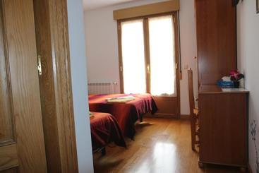 پانسیون Hostal La Plaza