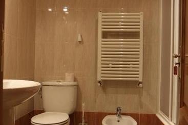 پانسیون Hostal La Plaza