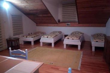 هاستل Kamena ćuprija