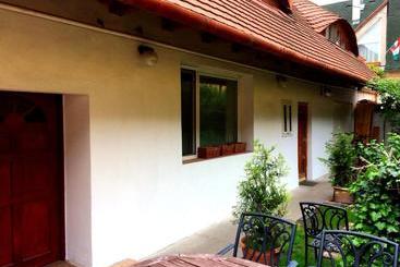 پانسیون Eszterhazy Guesthouse
