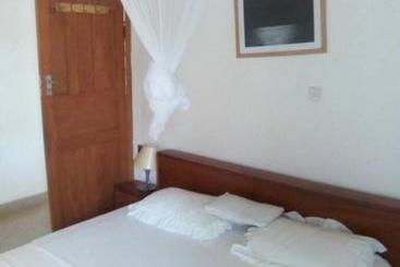 پانسیون Airport Lodge Lungi