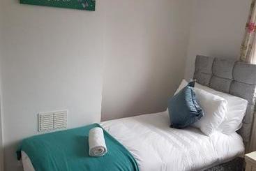 Vetrelax Ipswich Newly Refurbished House