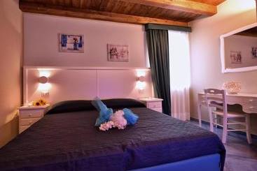 پانسیون Residenza Vinci Room & Suite