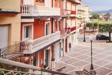 تختخواب و صبحانه La Piazzetta