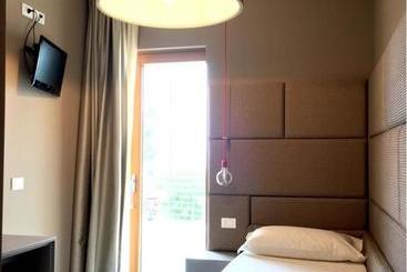 تختخواب و صبحانه Sunset Room&breakfast