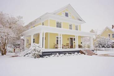 تختخواب و صبحانه Clifton House