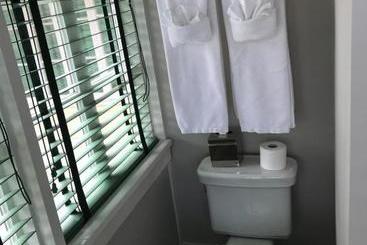 تختخواب و صبحانه Clifton House