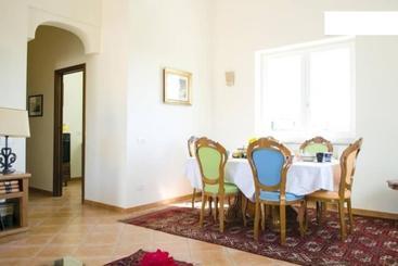 تختخواب و صبحانه La Piccola Fattoria