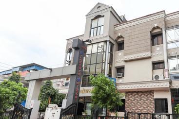هتل Pleasure Palace