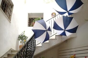 تختخواب و صبحانه Coraje Room & Breakfast